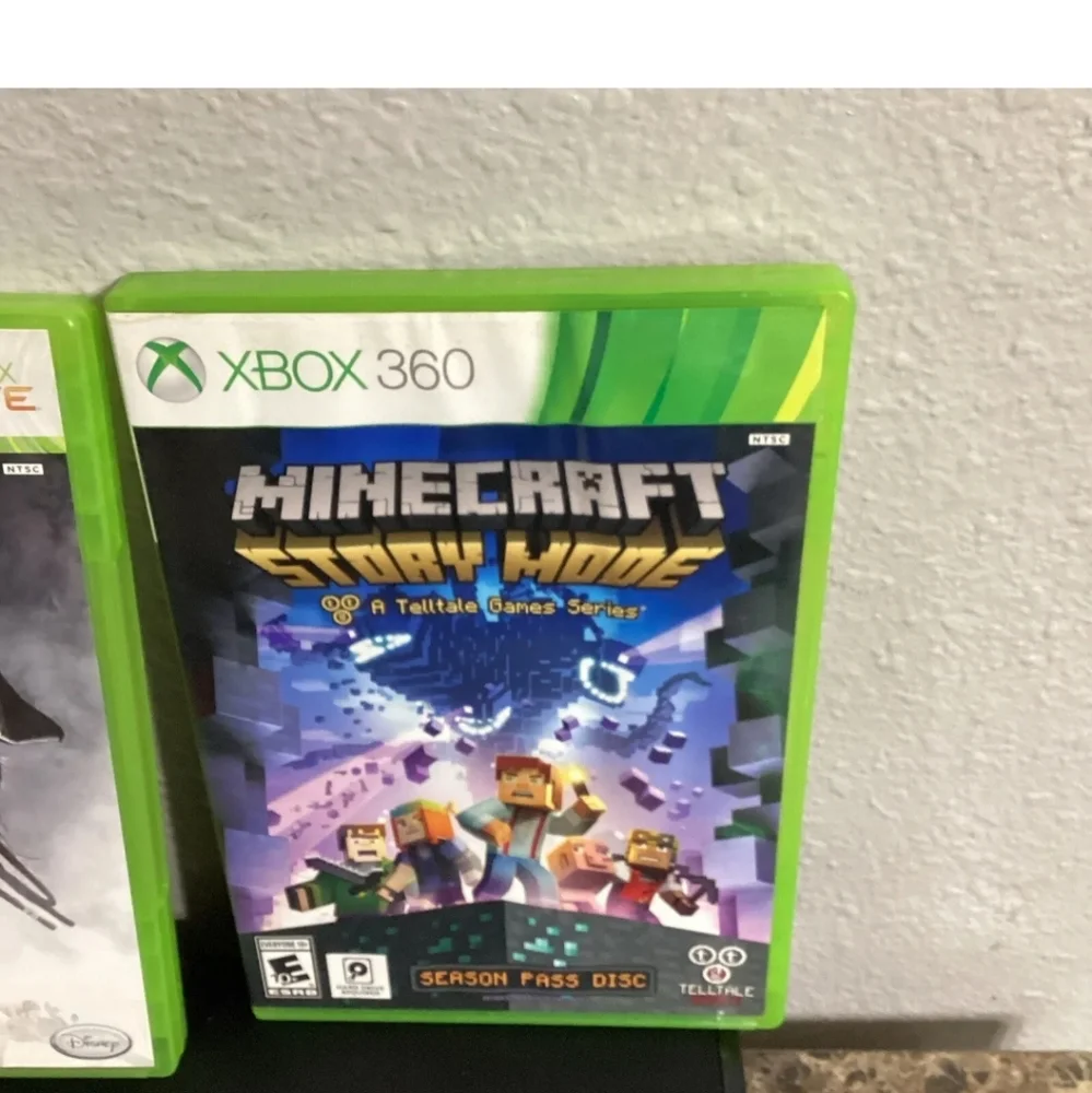Microsoft Xbox 360 Game Console Bundle 4GB, Power Cord, Controller, and 2 games.
